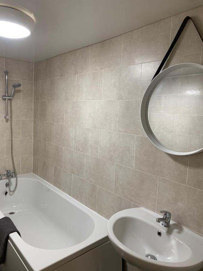 Cosy Cottage In Redcar - Workstays Uk Wilton  ภายนอก รูปภาพ